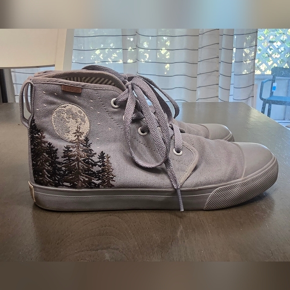 Bangs High Top Shoes - Picture 1 of 4